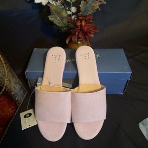 A New Day women’s pink slipper. Size 8
